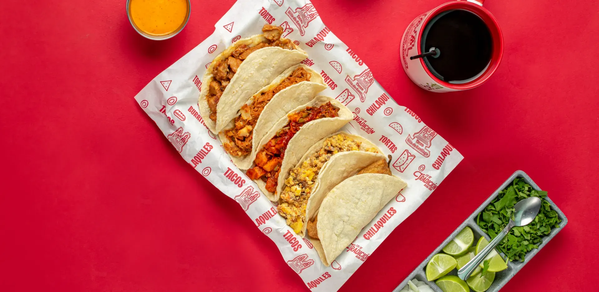 Mano sosteniendo un taco